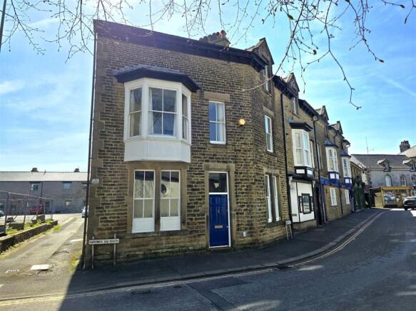 5-bed terraced on Hardwick Square South, Buxton, £280,000