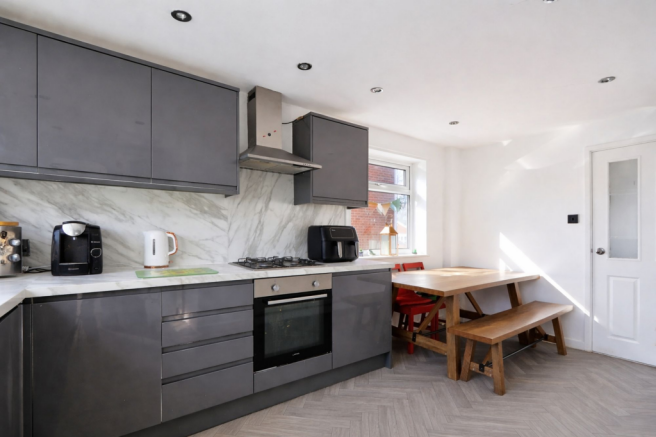 3 bed Semi-Detached for sale Image 5