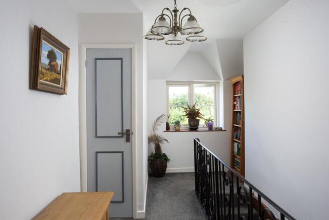 5 bed Detached for sale Image 10