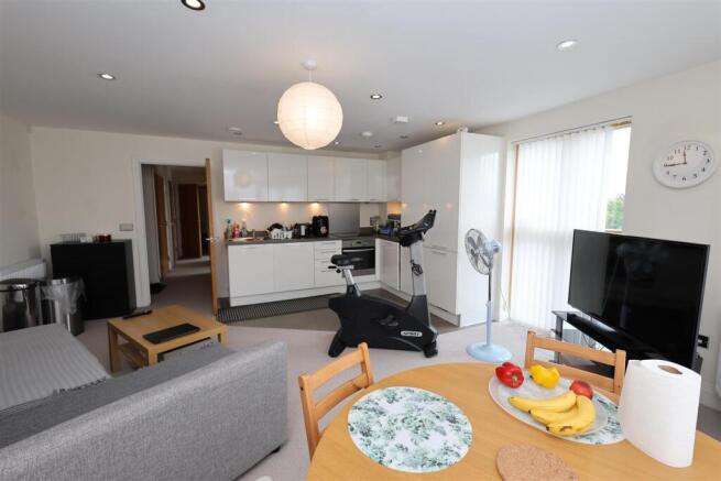KITCHEN / RECEPTION