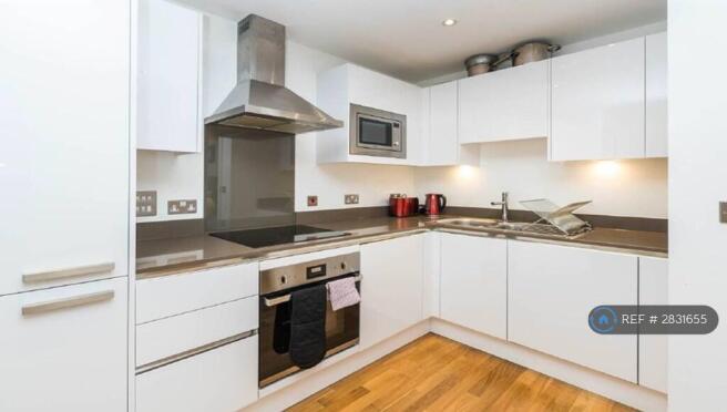 Modern Fully Fitted Kitchen