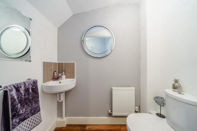 GUEST CLOAKROOM