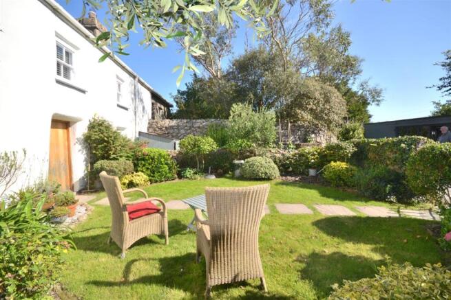 Front garden aspect.JPG