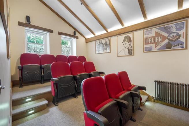 5 bed Detached for sale Image 5