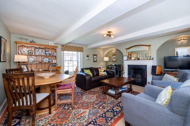 Sitting/dining room