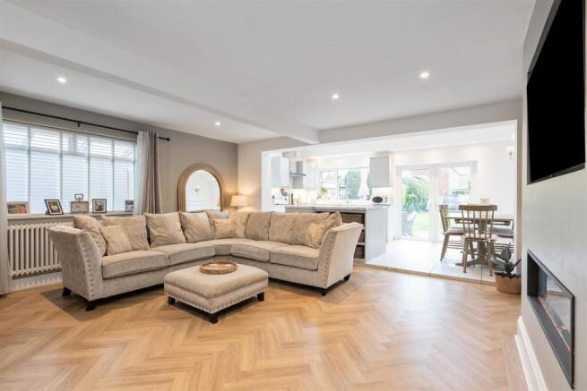 32 Hazel Grove_1.jpg