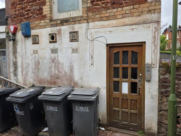 Auction Lot: 3 x Flats for sale in Torquay, Devon photo 5
