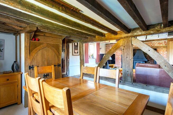 Bakers Cottage dining area2.jpg