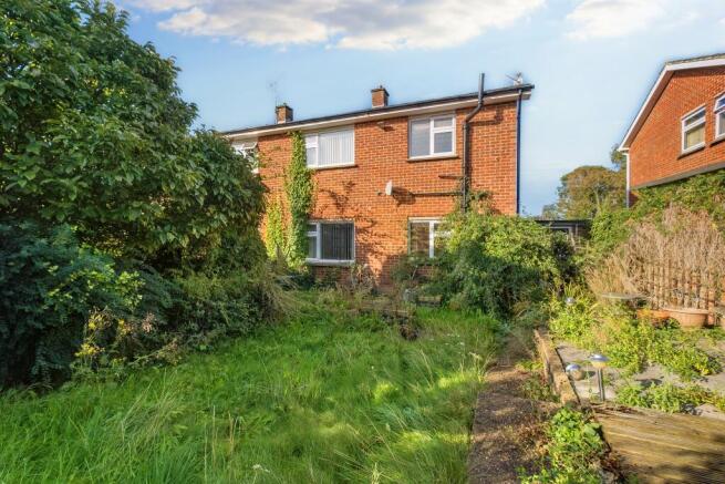 16 Blackpond Lane, Farnham Royal, Slough, SL2 3DS