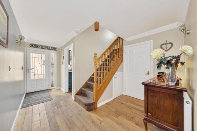 5 bed Detached for sale Image 4