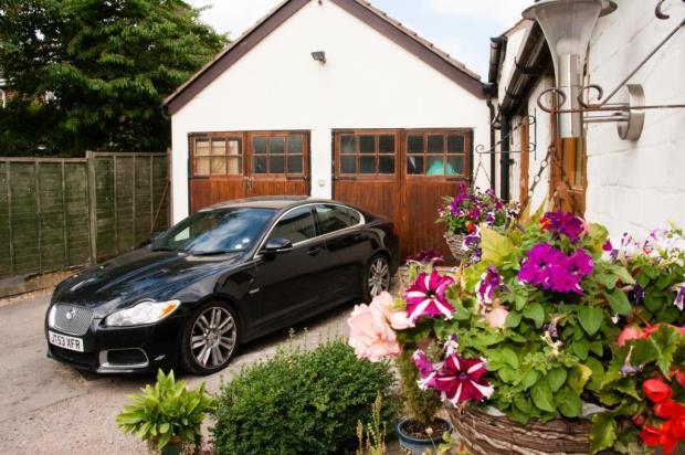 Garage & Parking