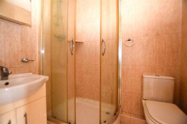 SHOWER ROOM.jpg