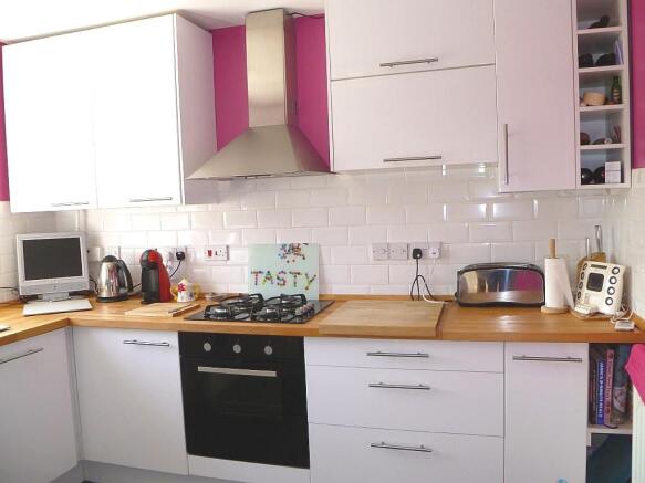 FITTED KITCHEN
