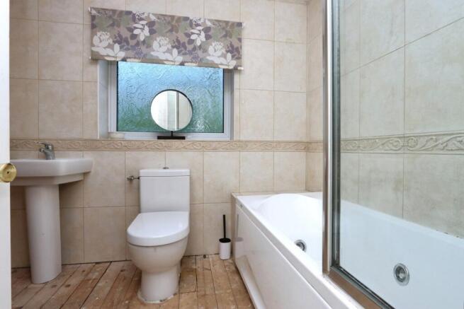 4 bed Detached for sale Image 12