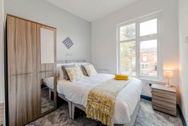 8 Bedroom Semi-Detached in SK2 6QU