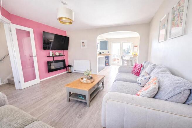 2 Oakwood Drive - Lounge.jpg