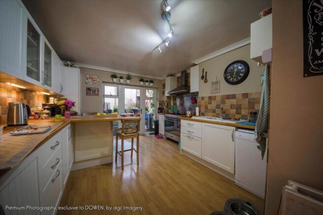KITCHEN/BREAKFAST ROOM
