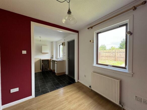 DINING ROOM 2.JPG
