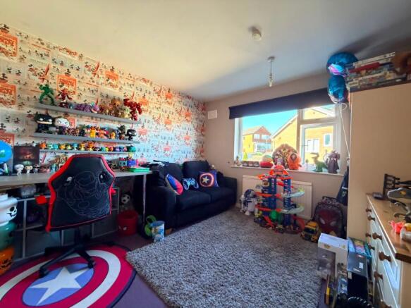 4 bed Semi-Detached for sale Image 11