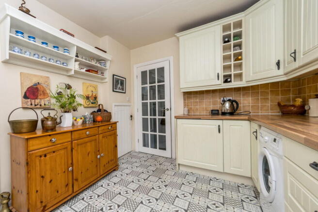 4 bed Detached for sale Image 5