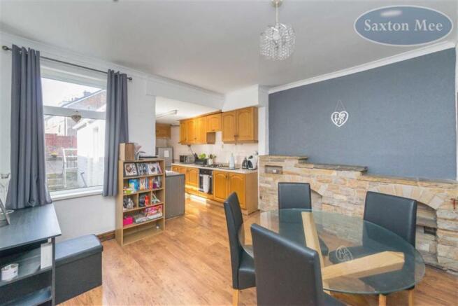 GOOD SIZED KITCHEN/DINING ROOM