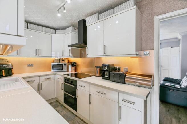 2 bed Semi-Detached for sale Image 6
