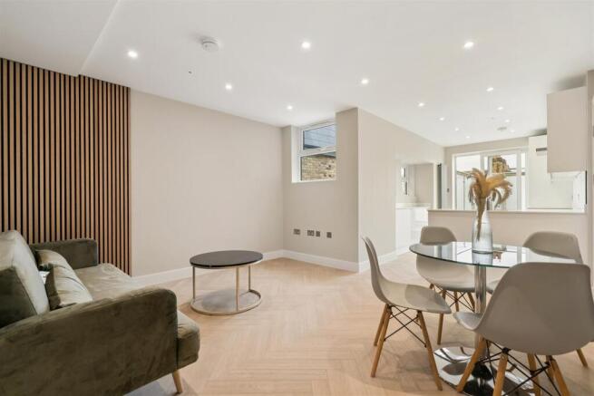 Flat 3 20 Hoyle Road reception 5.jpg