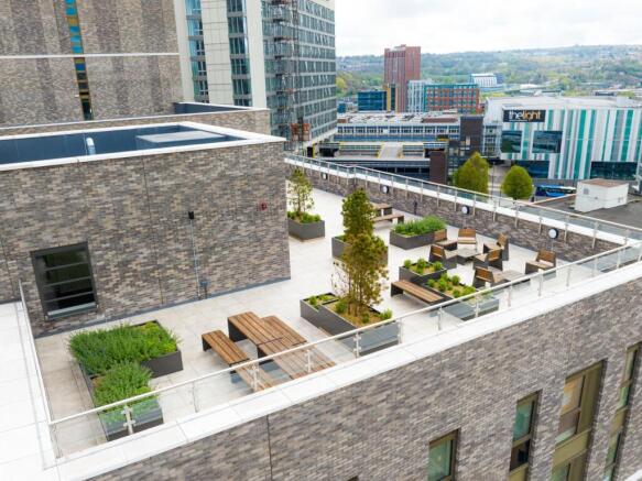 2 bed Apartment to rent Image 9