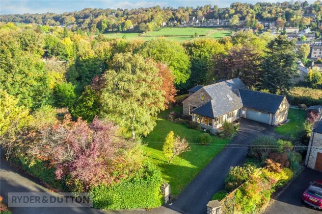3-bed detached on Parkwood Road, Longwood, Huddersfield, West Yorkshire, HD3, £650,000
