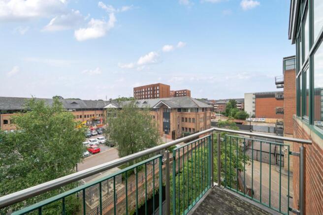 2 bed Flat for sale Image 7