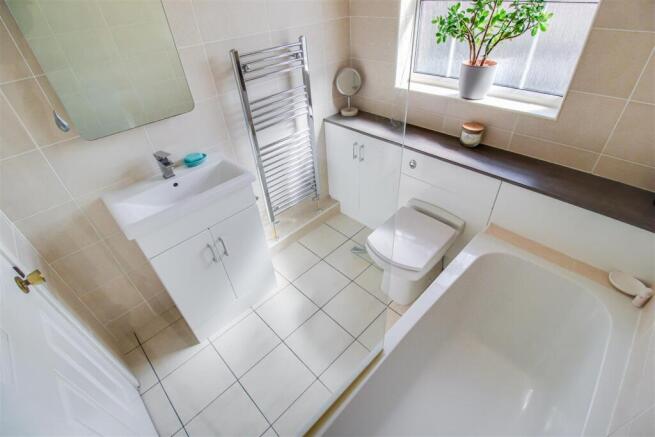 4 bed Detached for sale Image 12