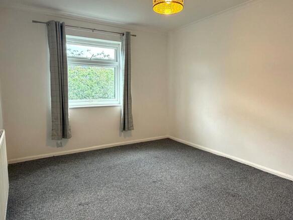 18 Hallam Court, Pembroke Road, Dronfield, Derbyshire S18 1WN photo 4