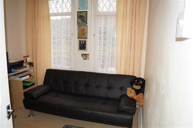 BEDROOM 1(FRONT)