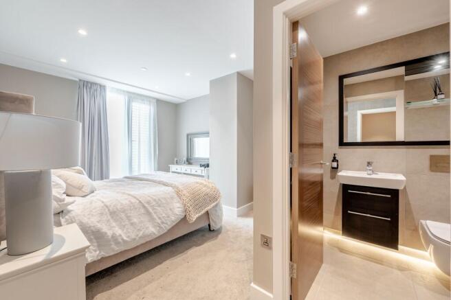 2 bed Flat to rent Image 12