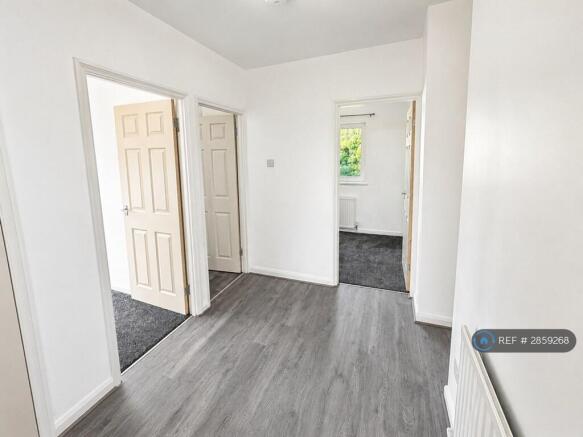 4 bed Bungalow to rent Image 12