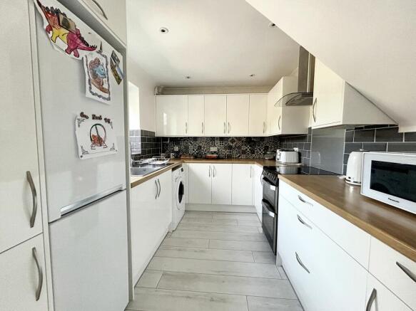 KITCHEN/DINING ROOM