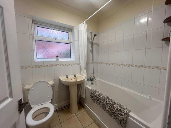 2 bed Terraced to rent Image 4