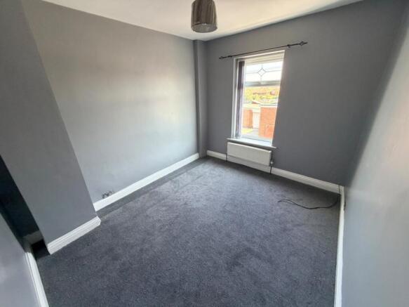 4 bed Semi-Detached to rent Image 11