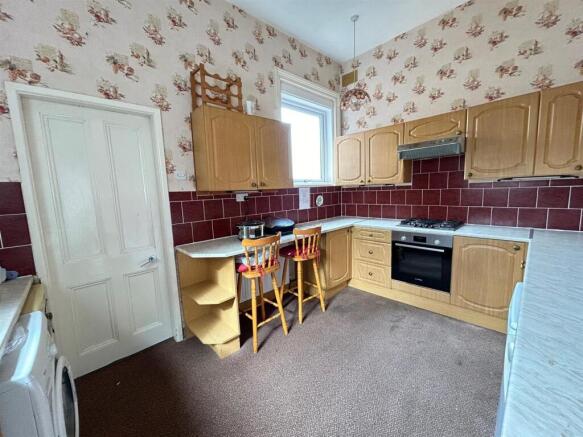 3 bed Flat for sale Image 5