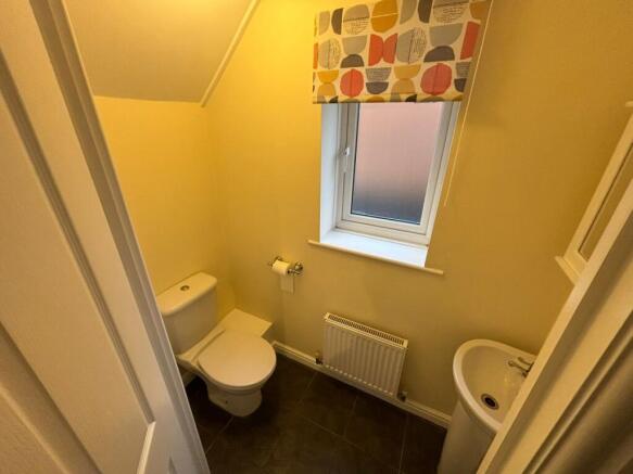 2 bed Semi-Detached to rent Image 12