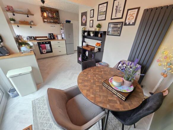 Kitchen / Dining Area