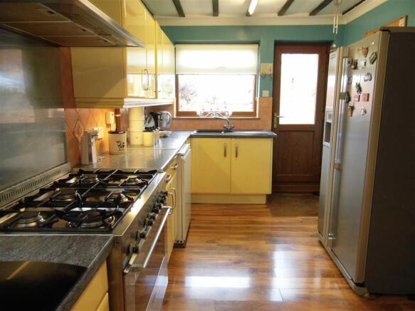 KITCHEN/BREAKFAST RO