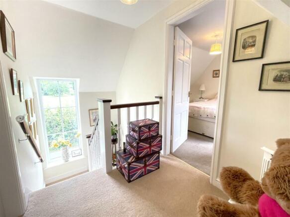 FIRST FLOOR LANDING