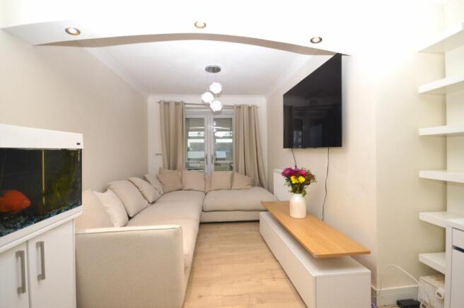 LOUNGE/DINING ROOM