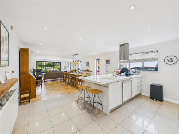 Open Plan Living/Dining Kitchen