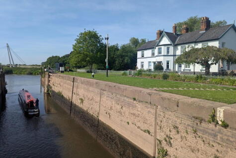 2 Lock Cottage, Diglis Dock Road, Diglis, Worcester. WR5 3BS