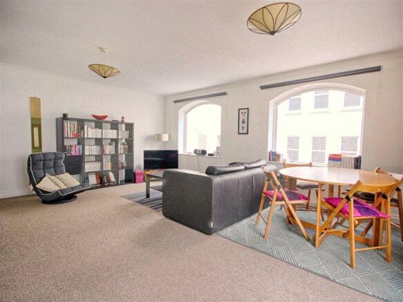 LIVING/DINING ROOM