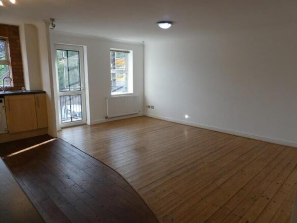 2 bed Flat to rent Image 5