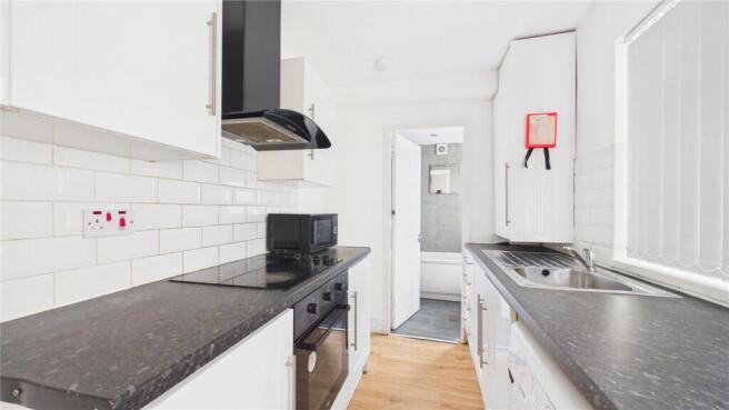 3 bed House to rent Image 2