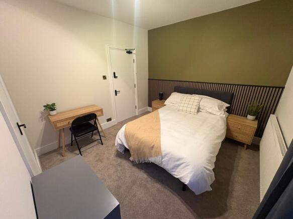 4 bed House to rent Image 4